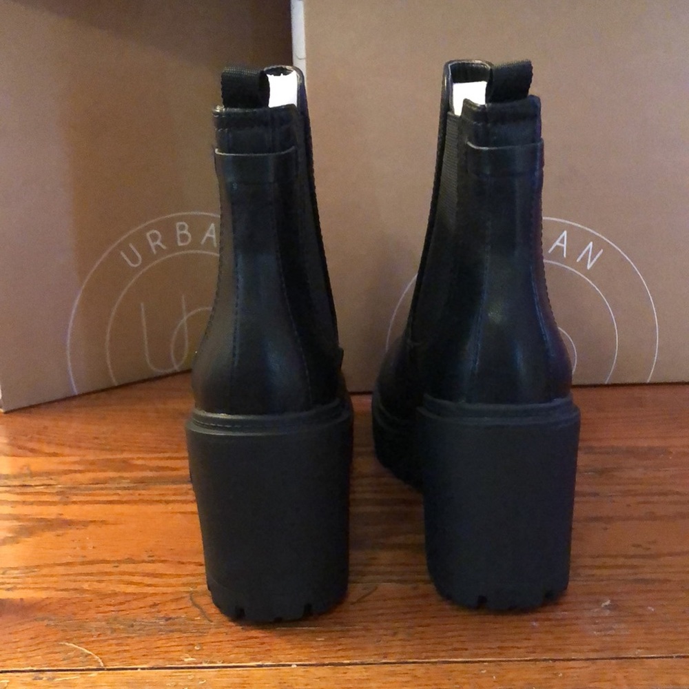 UO Chloe Chelsea Boot - Picture 4 of 8